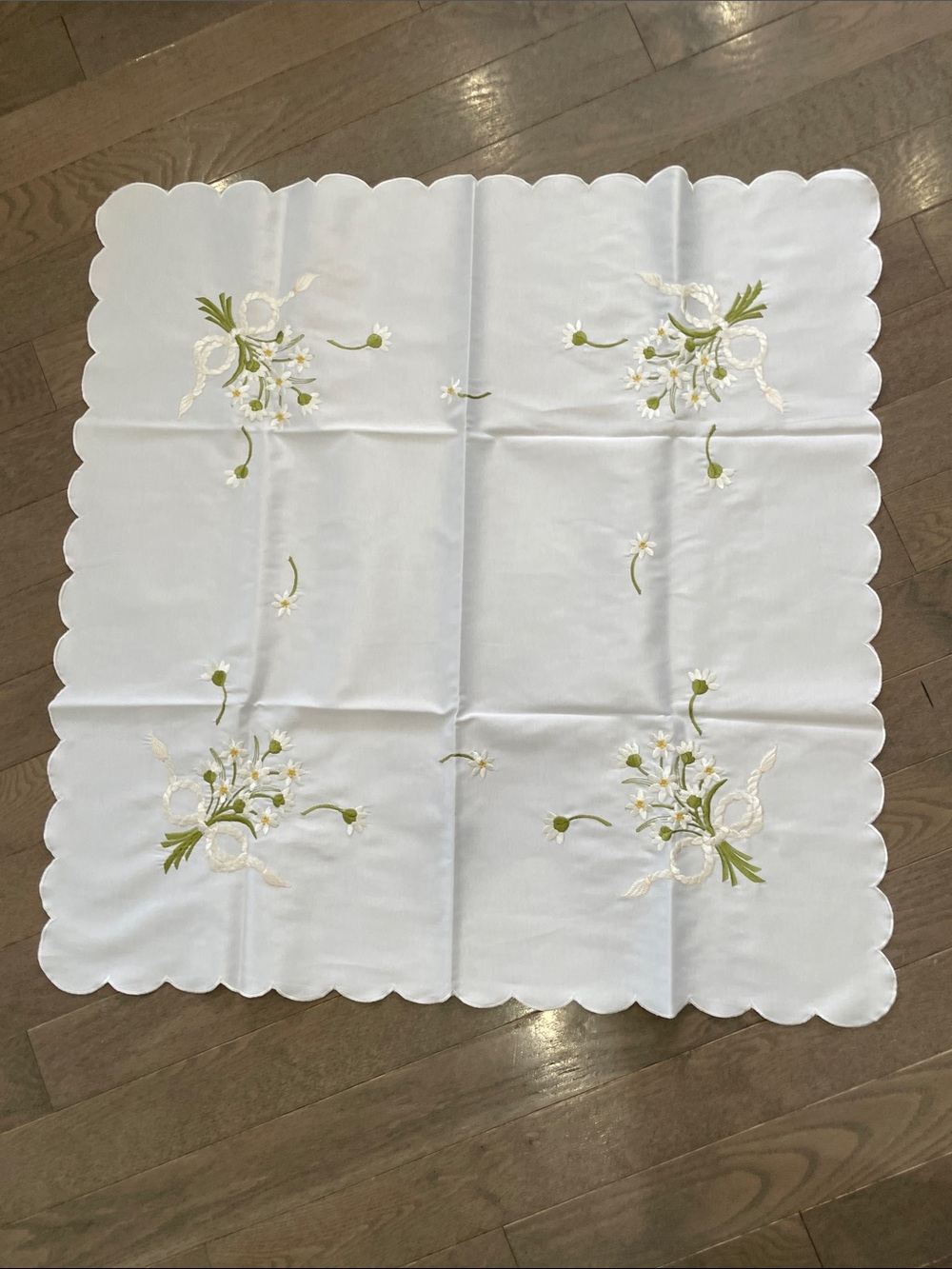 White Embroidered Floral Tablecloth Square Scalloped Edge Cottage-core NEW NWOT